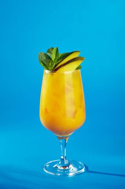 Portakal ve armut ile güler yüzlü