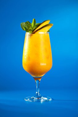 Portakal ve armut ile güler yüzlü