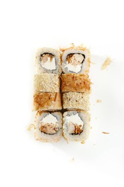 Japon suşi rulosu.
