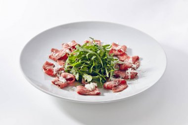 Et Carpaccio roket salata ile