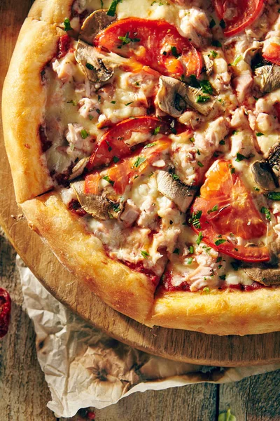 Deliciosa pizza fresca — Foto de Stock