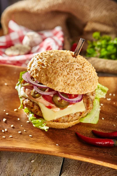 Lecker würziger Chili-Burger — Stockfoto