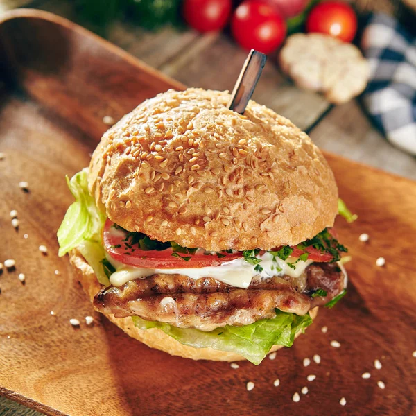 Lezzetli domuz pastırması Burger