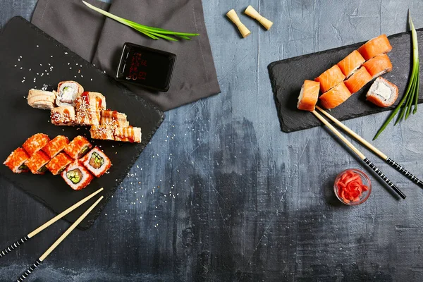 Soya sosu ile farklı rulo suşi ayarla