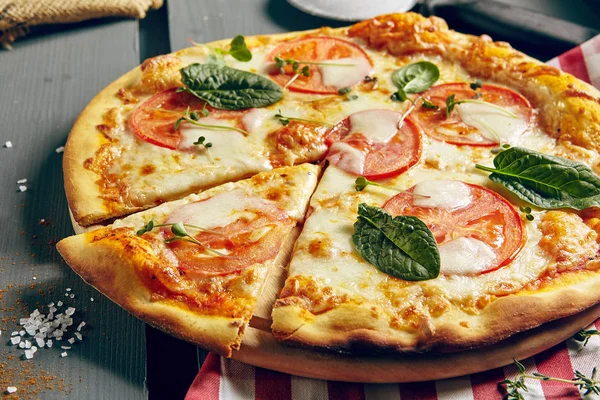 Classic Margarita Pizza — Stock Photo, Image