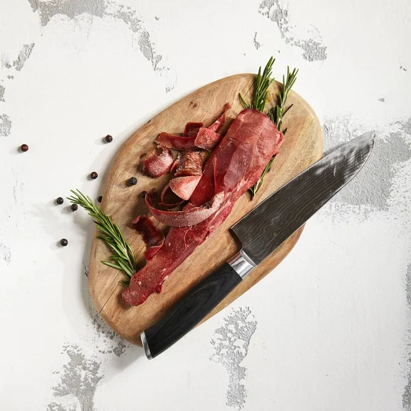 Великий шматочок яловичого рагу з приправами — стокове фото