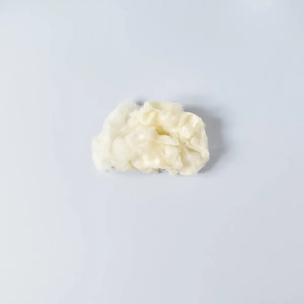 Nuvem de algodão doce em fundo azul — Fotografia de Stock