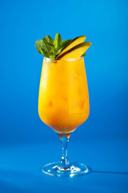 Portakal ve armut ile güler yüzlü