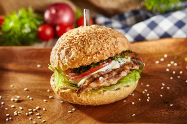 Lezzetli domuz pastırması Burger