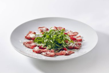 Et Carpaccio roket salata ile