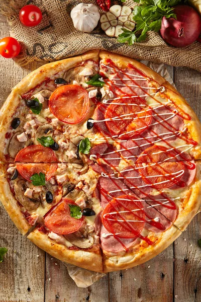 Delicious Fresh Pizza — Stock Photo, Image