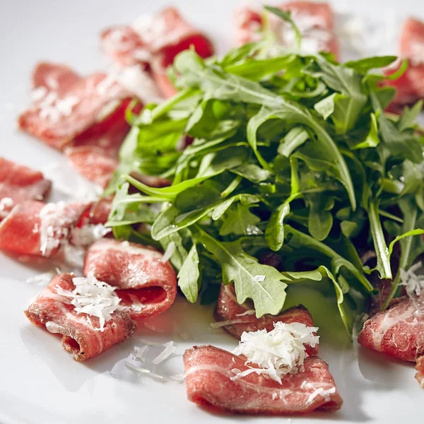 Vlees Carpaccio met rucola — Stockfoto