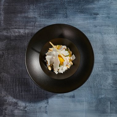 Lezzetli Mango tatlı beyaz çikolata ile