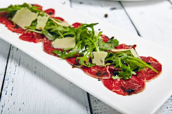 Meat Carpaccio with Rocket Salad — Stock Photo, Image