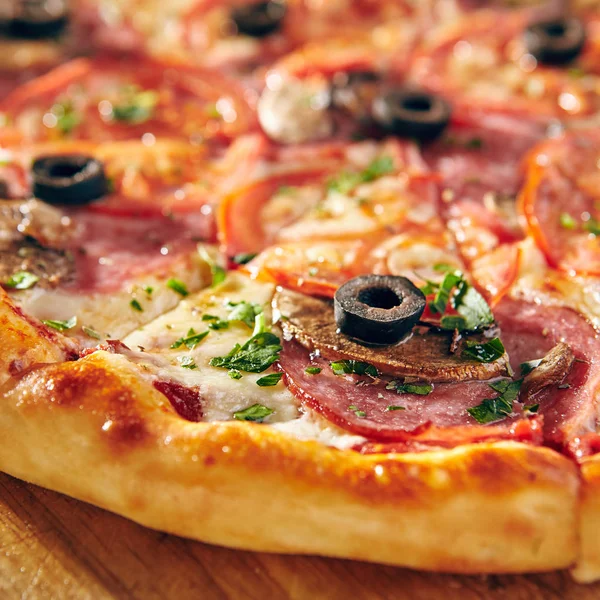 Vynikající čerstvá pizza — Stockfoto