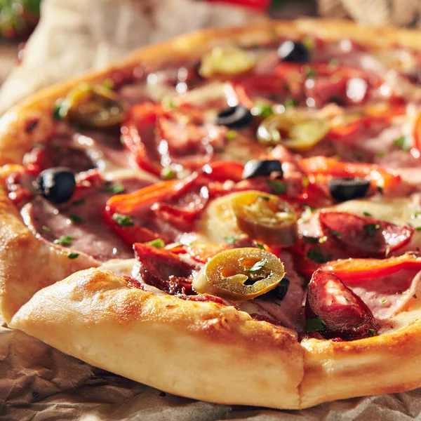 おいしい新鮮なピザ — ストック写真