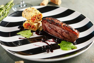 California biftek sebze meyveli turta ile