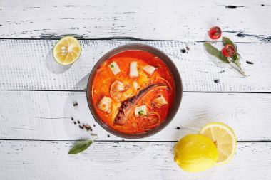 Geleneksel Tay Tom Yam Kung çorbası