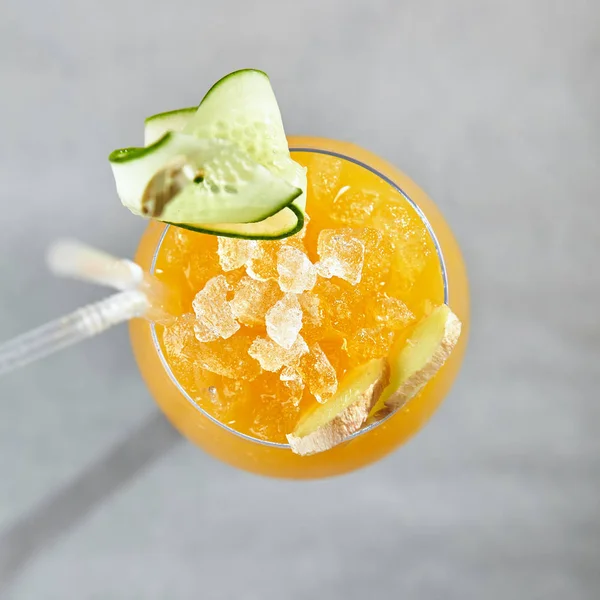Cocktail tropicale al frutto della passione — Foto Stock