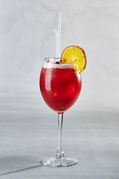 Cocktail Rouge aux Baies et Orange — Photo