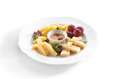 Beyaz Restaurant P'de Bal, Fındık ve Üzümlü Peynir Tabağı