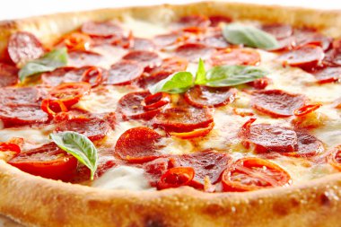 Salamlı Pepperoni veya Diabola Pizza