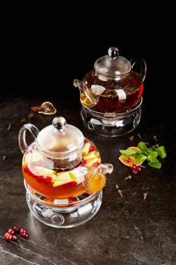 Böğürtlen ve nane aromalı taze çay.