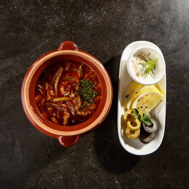 Solyanka çorba üst görünümü