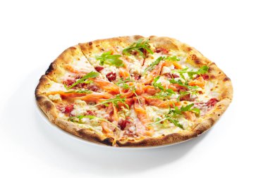 Somonlu pizza, krem peynir ve taze Rucola Yaprakları