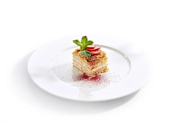 Traditionele Russische Honey Cake Medovik op Restaurant Plate Isola — Stockfoto