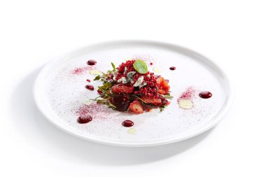 Citrus Meyveli ve Stracciatella 'lı fırında pancar salatası.