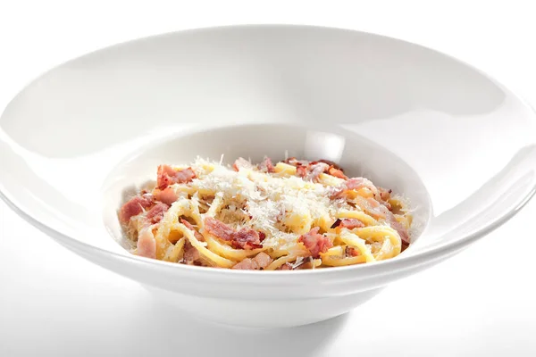Makro Zdjęcie makro spaghetti Carbonara z tartym parmezanem i Baco — Zdjęcie stockowe