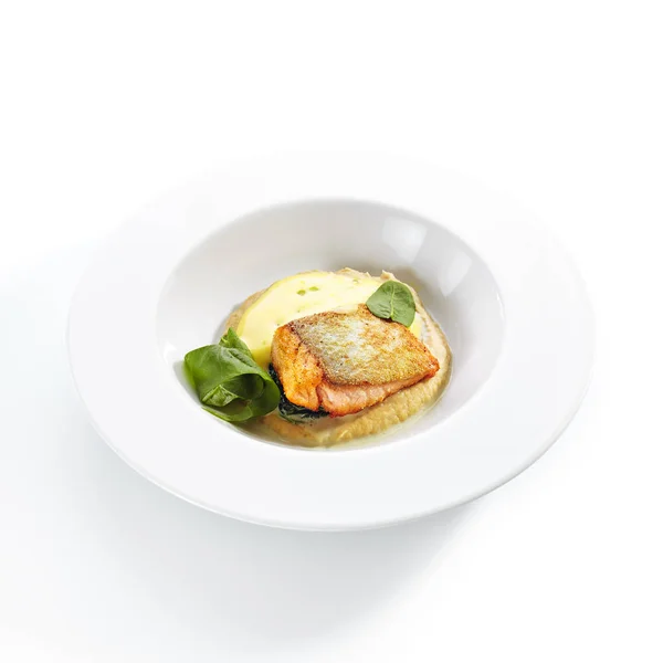 Salmon Fillet with Roasted Spinach and Baked Celery Root Mousse — ストック写真
