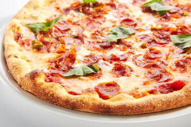 Salamlı İtalyan Pepperoni Pizza.