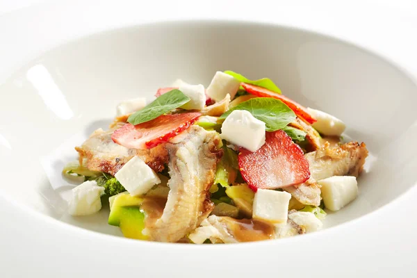 Salad with Smoked Eel Fish or Unagi, Avocado and Strawberries — Stock Photo, Image