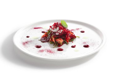 Citrus Meyveli ve Stracciatella 'lı fırında pancar salatası.