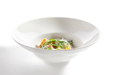 Lokantada Perch ve Domates soslu Tortellini