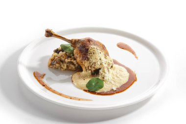 Ördek Bacağı ve Pearl Barley Restoran Tabağı İzole Edildi