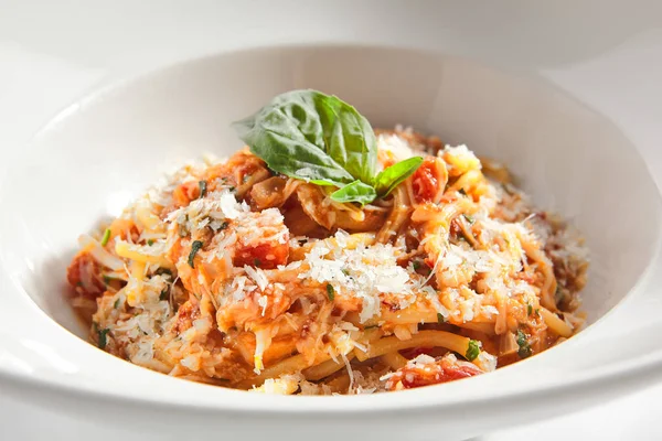 Espaguetis Italianos Clásicos con Tomates, Salsa de Tomate y Parm —  Fotos de Stock