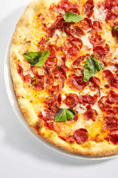 Pizza Italienne Pepperoni avec Salami Isolé Vue du dessus — Photo