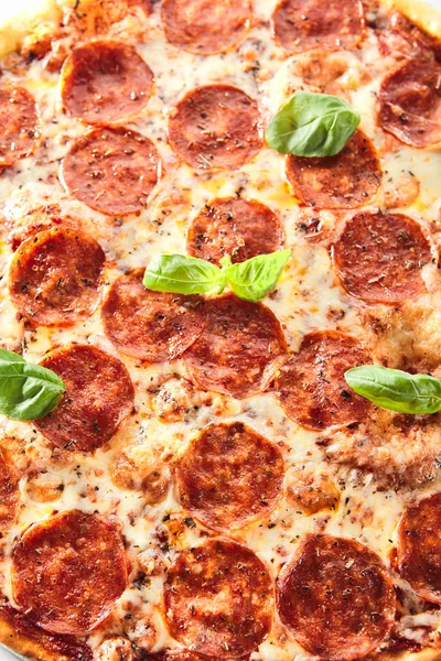 Pepperoni Pizza italienne traditionnelle, Isolé Fast Food Gros plan — Photo