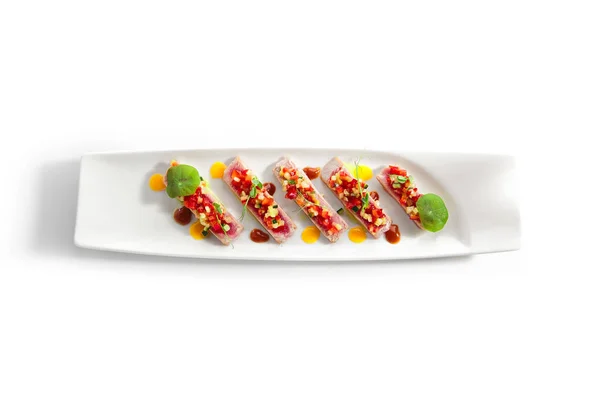 Appetizer with Tuna Tartar, Seasonal Vegetables and Greens — 스톡 사진