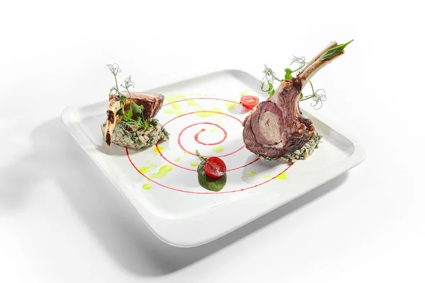 Lamsvlees Met Champignons Heerlijk Geroosterd Vlees Met Spinazie Roomsaus Frenching — Stockfoto
