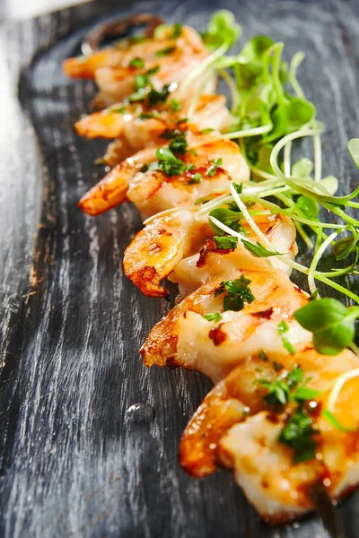 Shrimp Kebab Close View Tasty Seafood Greenery Roasted Prawns Garden — Stock Photo, Image