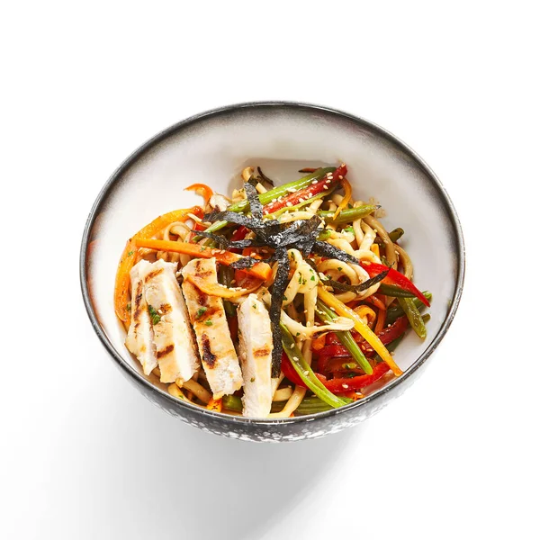 Wok Udon Vegetables Chicken Side View Traditional Asian Meal White — Stock Photo, Image