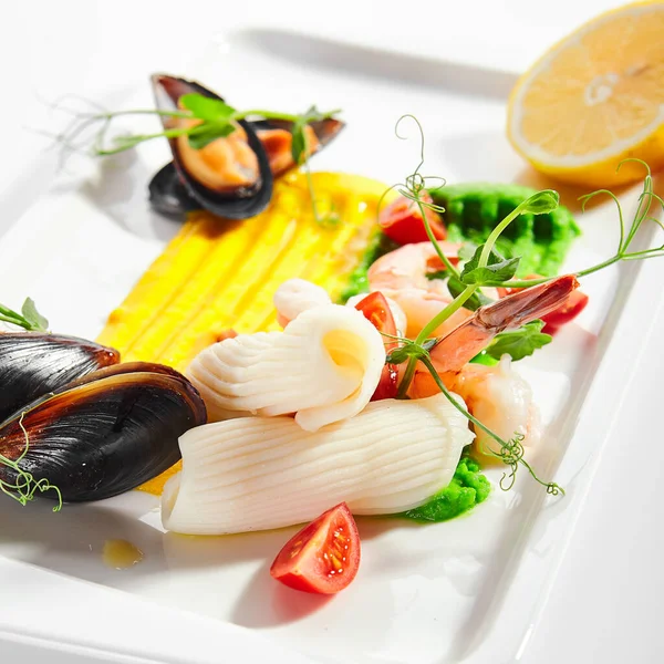 Blanched Seafood Cut Tomatoes Lemon Scallop Musse Shrimp Tray Mashed — Stock Photo, Image