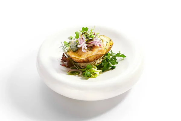 Yumurtalı Fırında Patates Soğan Turşusu Yeşil Maydanozlu Kapak Manzaralı Aromatik — Stok fotoğraf