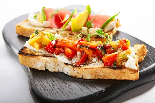 Sabrosa Bruschetta Con Pescado Pimientos Horno Pan Italiano Asado Con —  Fotos de Stock