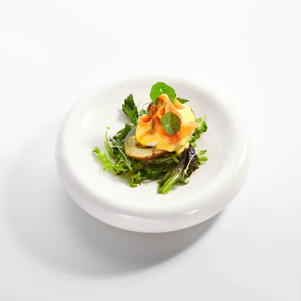 Baked Potato Egg Salmon Closeup View Tasty Fish Greenery Vegetables — Stock Photo, Image
