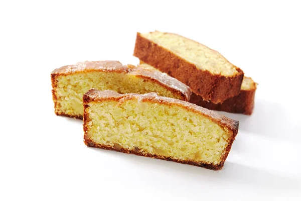 四块经典的海绵蛋糕 饼干或饼干 孤立的白色背景 软软黄色自制的卡索特拉片或柠檬香草面包磅蛋糕特写 — 图库照片
